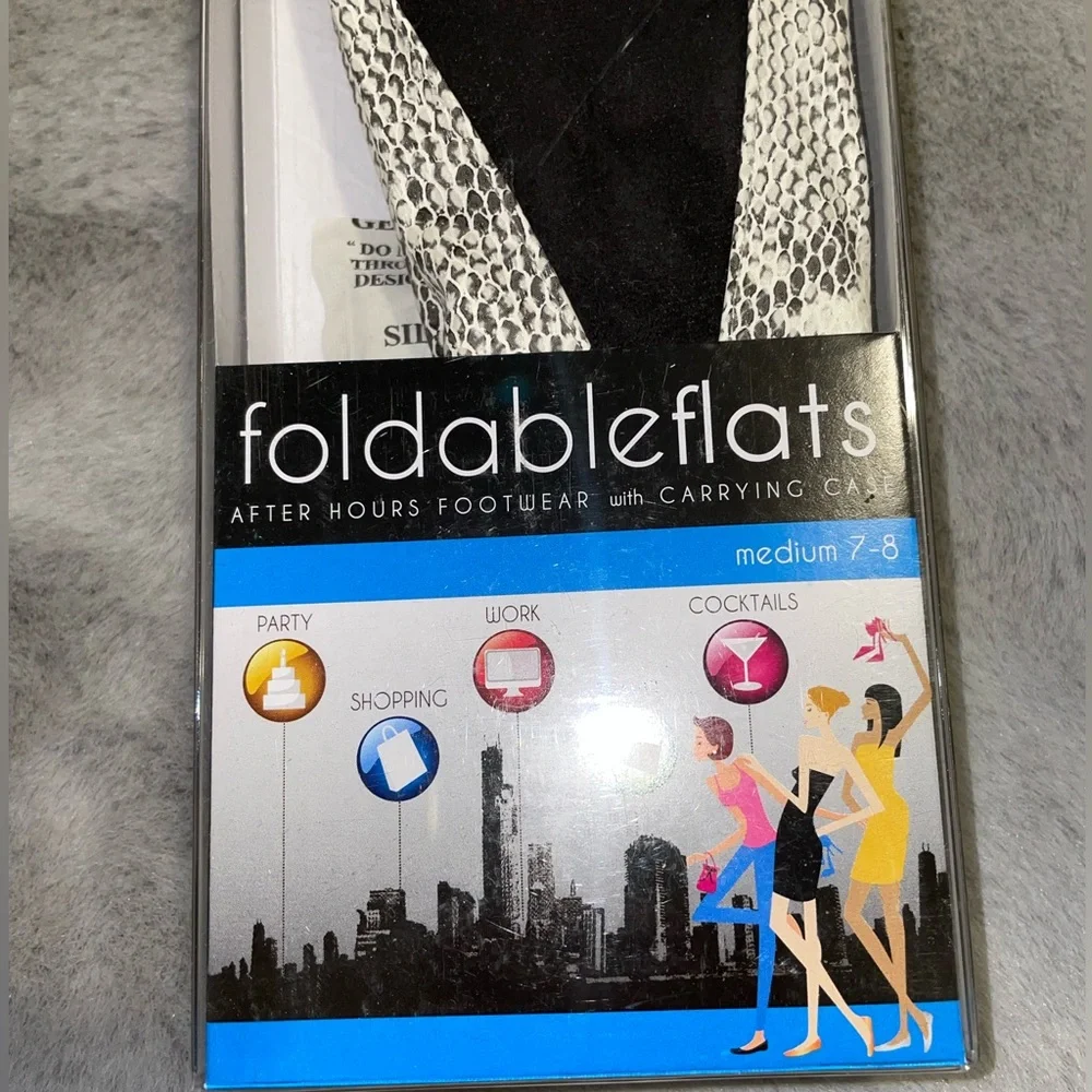 🥿Stylish Black and White Foldable Flats